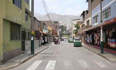 VENDO CASA DE 206 M² 3 PISOS - CHACLACAYO