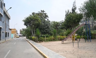 VENDO CASA DE 206 M² 3 PISOS - CHACLACAYO