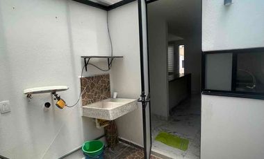 En RENTA Casa Nueva Modelo Recinto Vigilancia Alberca y Amenidades
