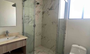 En RENTA Casa Nueva Modelo Recinto Vigilancia Alberca y Amenidades