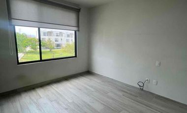 En RENTA Casa Nueva Modelo Recinto Vigilancia Alberca y Amenidades