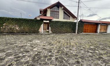 ¡Renta casa independiente con amplio terreno en San Gabriel, Valle de Los Chillos!