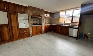 ¡Renta casa independiente con amplio terreno en San Gabriel, Valle de Los Chillos!