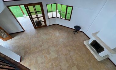 ¡Renta casa independiente con amplio terreno en San Gabriel, Valle de Los Chillos!