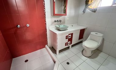 ¡Renta casa independiente con amplio terreno en San Gabriel, Valle de Los Chillos!