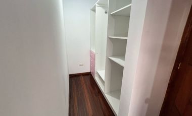 ¡Renta casa independiente con amplio terreno en San Gabriel, Valle de Los Chillos!