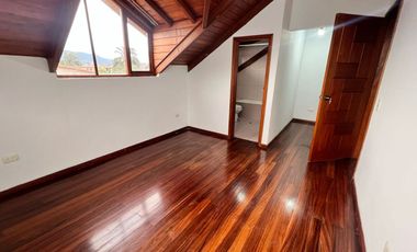 ¡Renta casa independiente con amplio terreno en San Gabriel, Valle de Los Chillos!