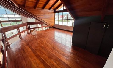 ¡Renta casa independiente con amplio terreno en San Gabriel, Valle de Los Chillos!