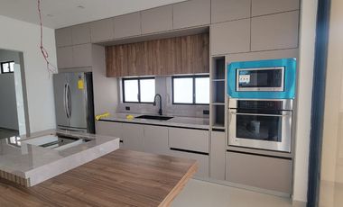 En venta lujosa y moderna casa en proyecto en Isla Celeste etapa Babor, Samborondon