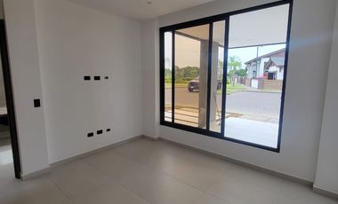 En venta lujosa y moderna casa en proyecto en Isla Celeste etapa Babor, Samborondon