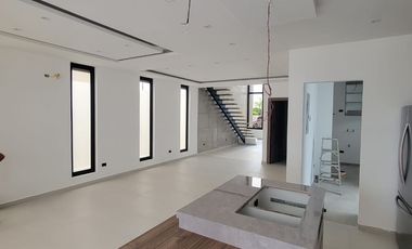 En venta lujosa y moderna casa en proyecto en Isla Celeste etapa Babor, Samborondon
