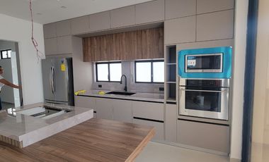 En venta lujosa y moderna casa en proyecto en Isla Celeste etapa Babor, Samborondon