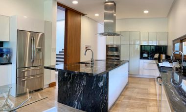 VENDO HERMOSA CASA EN URB PRIVADA CUMBAYA (Sector La Viña)
