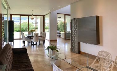VENDO HERMOSA CASA EN URB PRIVADA CUMBAYA (Sector La Viña)