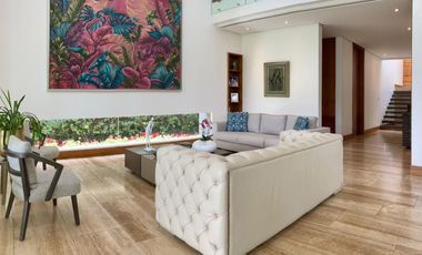 VENDO HERMOSA CASA EN URB PRIVADA CUMBAYA (Sector La Viña)