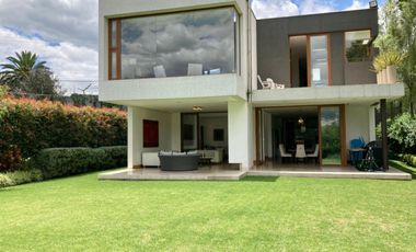 VENDO HERMOSA CASA EN URB PRIVADA CUMBAYA (Sector La Viña)