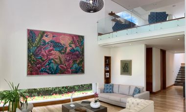 VENDO HERMOSA CASA EN URB PRIVADA CUMBAYA (Sector La Viña)
