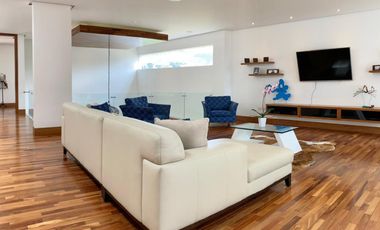 VENDO HERMOSA CASA EN URB PRIVADA CUMBAYA (Sector La Viña)