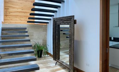VENDO HERMOSA CASA EN URB PRIVADA CUMBAYA (Sector La Viña)