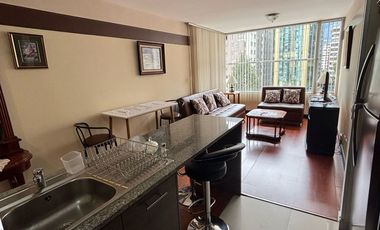 Arriendo suite amoblada en 6 de Diciembre y Portugal