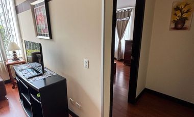 Arriendo suite amoblada en 6 de Diciembre y Portugal