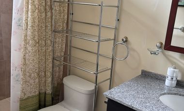 Arriendo suite amoblada en 6 de Diciembre y Portugal