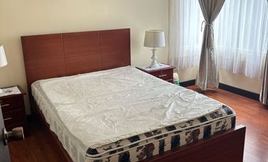 Arriendo suite amoblada en 6 de Diciembre y Portugal