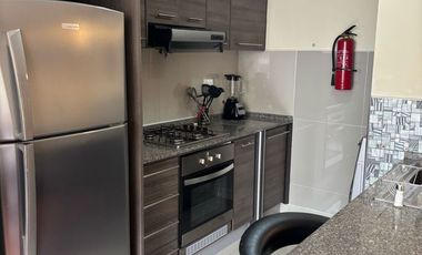 Arriendo suite amoblada en 6 de Diciembre y Portugal
