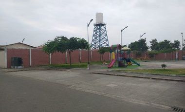 Se alquila casa esquinera en Babahoyo