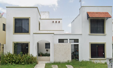 HERMOSA CASA EN REMATE EN C.62, GRAN SANTA FE, MÉRIDA, YUCATÁN