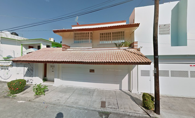 AMPLIA Y HERMOSA CASA EN JARDINES DE MOCAMBO BOCA DEL RÍO VERACUZ