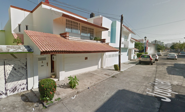 AMPLIA Y HERMOSA CASA EN JARDINES DE MOCAMBO BOCA DEL RÍO VERACUZ