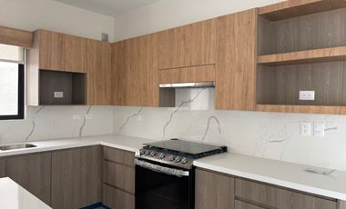 RENTA CASA NUEVA EN PRIVANZAS