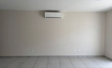 RENTA CASA NUEVA EN PRIVANZAS