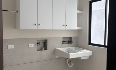 RENTA CASA NUEVA EN PRIVANZAS