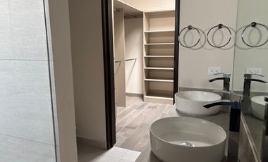 RENTA CASA NUEVA EN PRIVANZAS