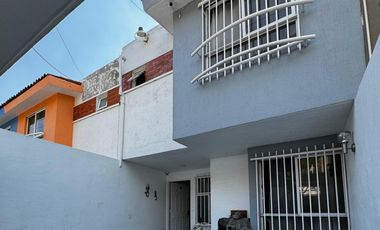 Casa en venta en Parques del Bosque, atrás del ITESO