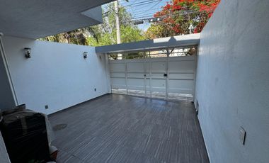 Casa en venta en Parques del Bosque, atrás del ITESO