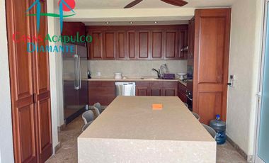 Casa en venta con 3 terrazas, alberca privada y vista al mar