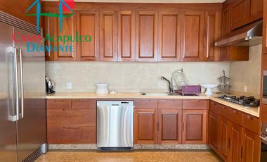 Casa en venta con 3 terrazas, alberca privada y vista al mar