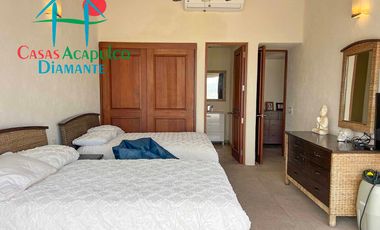 Casa en venta con 3 terrazas, alberca privada y vista al mar