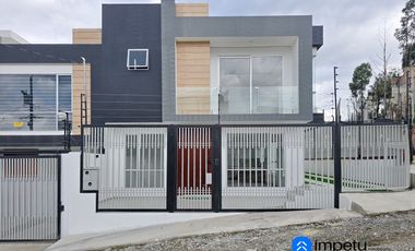 Se vende casa esquinera a estrenar al sur de la ciudad