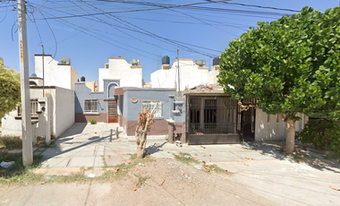 CASA EN VENTA EN EL FRACCIONAMIENTO CAMPO NUEVO DE ZARAGOZA EN TORREON, COAHUILA - SF
