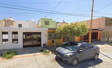 CASA EN VENTA EN EL FRACCIONAMIENTO CAMPO NUEVO DE ZARAGOZA EN TORREON, COAHUILA - SF