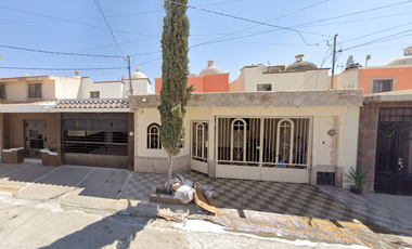 CASA EN VENTA EN EL FRACCIONAMIENTO CAMPO NUEVO DE ZARAGOZA EN TORREON, COAHUILA - SF