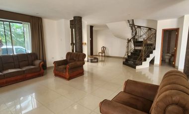 Samborondon, Renta de linda casa 4 dormitorios con piscina