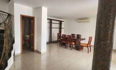 Samborondon, Renta de linda casa 4 dormitorios con piscina