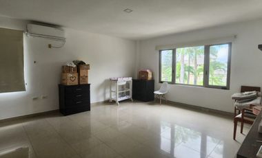 Samborondon, Renta de linda casa 4 dormitorios con piscina