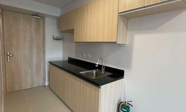 Studio Unit with Parking Slot at Viento at Cerca For Sale