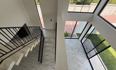CASA EN VENTA, CON ALBERCA, EN OAXTEPEC, MORELOS